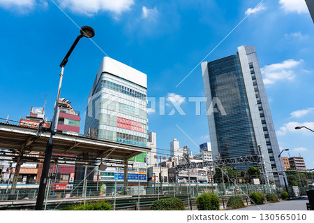 JR Ogikubo Station, looking from the south exit towards the north exit, Kamiogi, Suginami Ward, Tokyo JR Ogikubo Station, looking from the south exit towards the north exit, Kamiogi, Suginami Ward, Tokyo 130565010