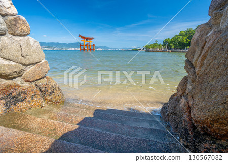Miyajima in summer, Itsukushima Shrine, Torii Miyajima in summer, Itsukushima Shrine, Torii 130567082