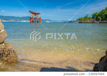 夏天的宮島、嚴島神社、鳥居 夏天的宮島、嚴島神社、鳥居 130567084