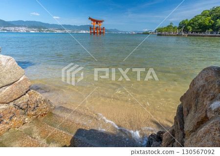 夏天的宮島、嚴島神社、鳥居 130567092