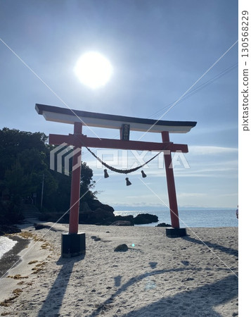鳥居和藍天倒映在海面上－鹿兒島縣菅原神社 130568229