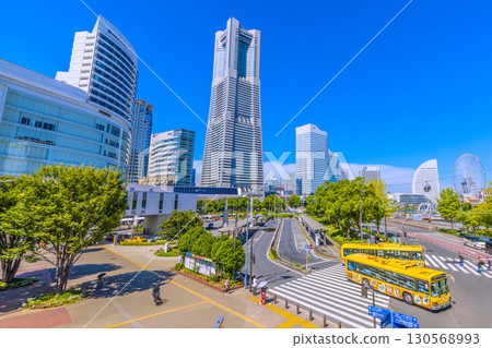 9 月 8 日,日本橫濱城市景觀。從橫濱航空客艙俯瞰橫濱地標塔和櫻木町站。 9 月 8 日,日本橫濱城市景觀。從橫濱航空客艙俯瞰橫濱地標塔和櫻木町站。 130568993