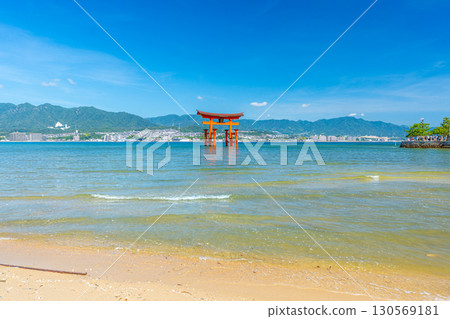 夏天的宮島、嚴島神社、鳥居 130569181