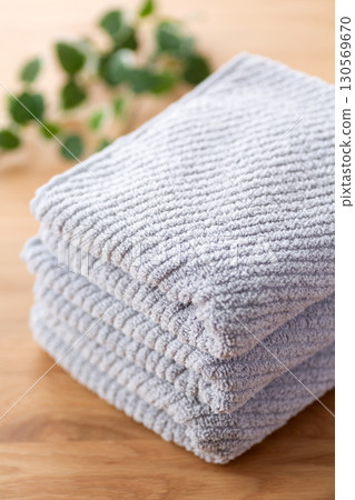 新的灰色面巾 130569670