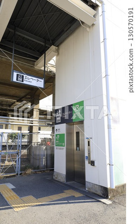 Shin-Yokohama Station on the Tokaido Shinkansen and JR Yokohama Line, Shinohara Exit Shin-Yokohama Station on the Tokaido Shinkansen and JR Yokohama Line, Shinohara Exit 130570191