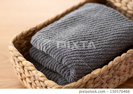 新的灰色面巾 130570466