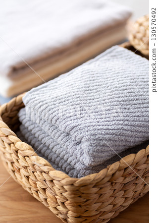 新的灰色面巾 130570492