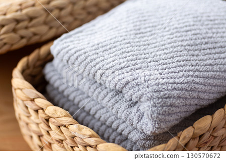 新的灰色面巾 130570672