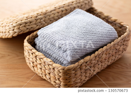 新的灰色面巾 130570673