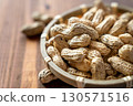 Fresh peanuts in season 130571516