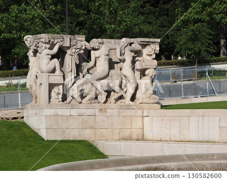 Paris sightseeing Paris sightseeing 130582600