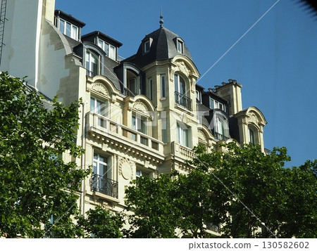 Paris sightseeing 130582602