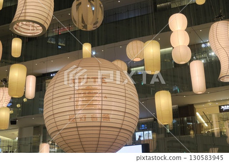 KITTE-za的燈籠翩翩起舞,為夏天帶來歡樂 KITTE-za的燈籠翩翩起舞,為夏天帶來歡樂 130583945