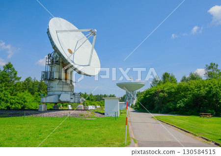 [National Astronomical Observatory of Japan Nobeyama Radio Observatory] 45m radio telescope (back) and millimeter wave interferometer (foreground) 130584515