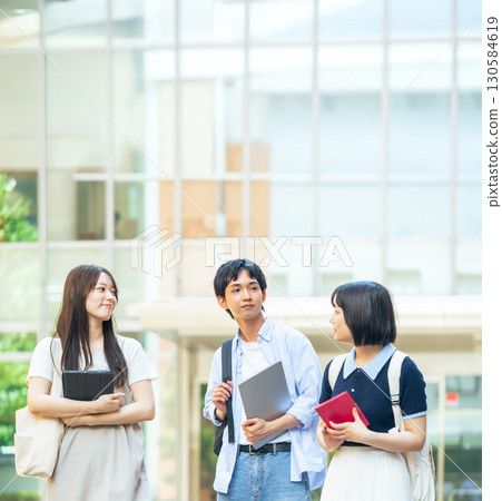 大學生形象畫像 130584619