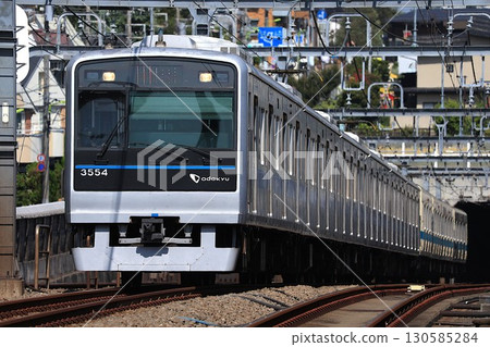 [Odakyu] 3000 series + 8000 series express (Odawara Line: Umegaoka Station) 130585284