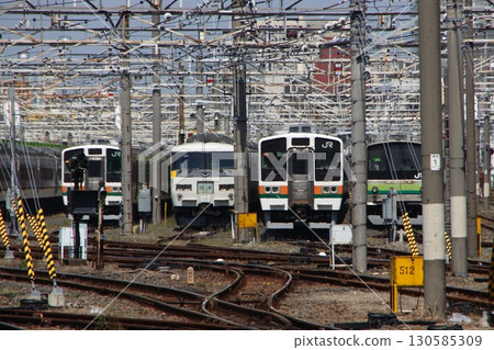 Takasaki Line 211 series and Yokohama Line 205 series trains evacuated and stored at Okubo Vehicle Center 130585309