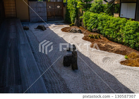 [Kyoto Scenery] Zuiho-in Temple: Dry Landscape Garden with a Cross, "Quiet Garden" 130587307