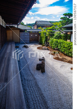 [Kyoto Scenery] Zuiho-in Temple: Dry Landscape Garden with a Cross, "Quiet Garden" 130587317