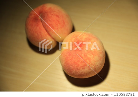 Honey peach 130588781