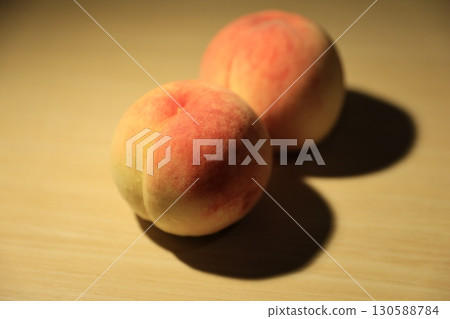 Honey peach 130588784