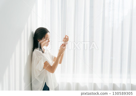 Women who do body care 130589305