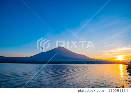 【山梨縣】從山中湖眺望富士山與日落 130591114