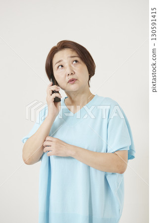 Senior woman operating a smartphone 130591415