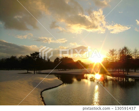 Sunset over the snowy fields of Karuizawa Sunset over the snowy fields of Karuizawa 130591437