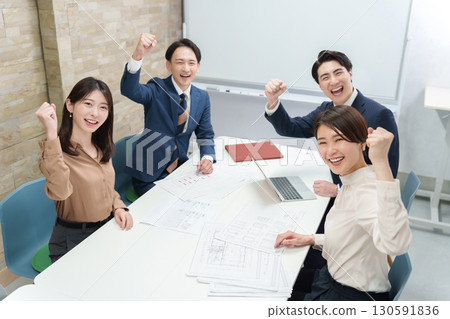 businessmen having a meeting 130591836