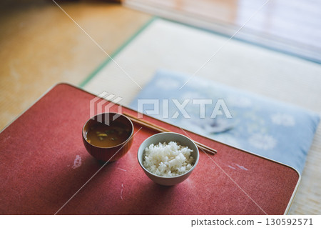 Hungry meal 130592571