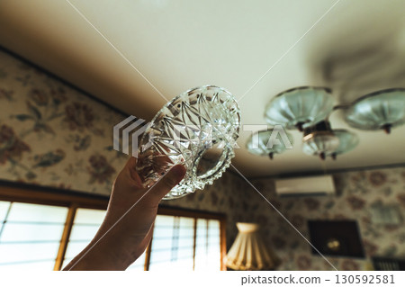 有煙灰缸的男人 130592581