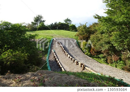 Earthen bridge over the main enclosure of Ashigara Castle ruins [Ashigarayama] Sunto District, Shizuoka Prefecture / Minamiashigara City, Kanagawa Prefecture, September 130593084