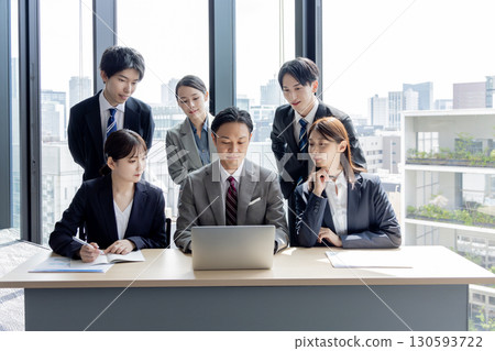 A businessman having a meeting in the office 130593722