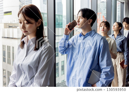 排隊的人 130593950