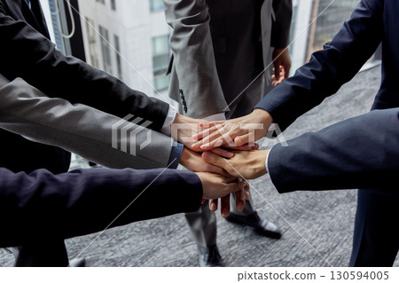 圓圈,雙手合十,商業形象 圓圈,雙手合十,商業形象 130594005