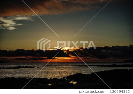 <五島風光> 黎明的海灘和山上的雨雲 <五島風光> 黎明的海灘和山上的雨雲 130594355