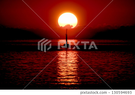 <五島風景>黎明時分，太陽從海上升起 130594693