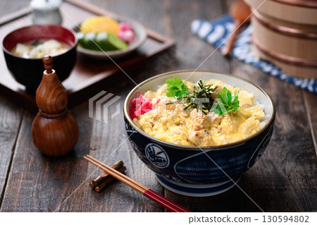 Fluffy egg and chicken oyakodon (chicken and egg rice bowl) - Food photos suitable for Japanese set meals, restaurant menus, and advertising materials Fluffy egg and chicken oyakodon (chicken and egg rice bowl) - Food photos suitable for Japanese set meals, restaurant menus, and advertising materials 130594802