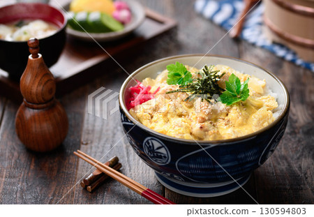 Fluffy egg and chicken oyakodon (chicken and egg rice bowl) - Food photos suitable for Japanese set meals, restaurant menus, and advertising materials Fluffy egg and chicken oyakodon (chicken and egg rice bowl) - Food photos suitable for Japanese set meals, restaurant menus, and advertising materials 130594803