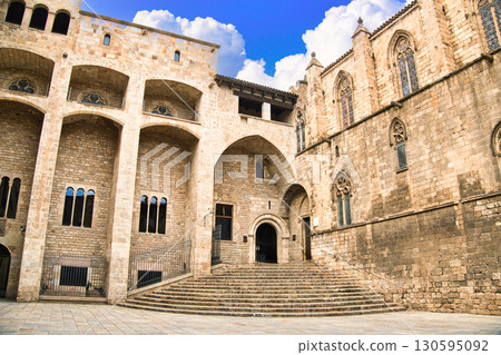 Beautiful views of Barcelona's old town 130595092