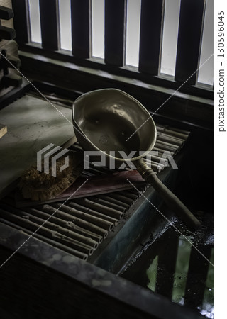 水槽湯匙和刷子 130596045
