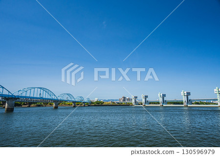 Yodogawa River Dam and Water Pipe Bridge, Osaka City 130596979
