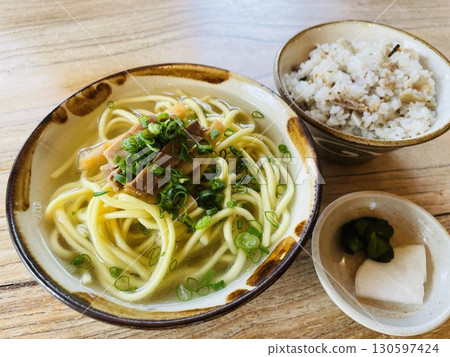 蕎麥麵和米飯 蕎麥麵和米飯 130597424