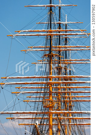 帆船的桅杆、帆桁、帆和索具 帆船的桅杆、帆桁、帆和索具 130597902