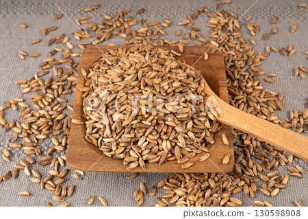 Milk thistle seeds, silybum marianum grains, dry blessed milkthistle fruits, variegated thistle kernels Milk thistle seeds, silybum marianum grains, dry blessed milkthistle fruits, variegated thistle kernels 130598908