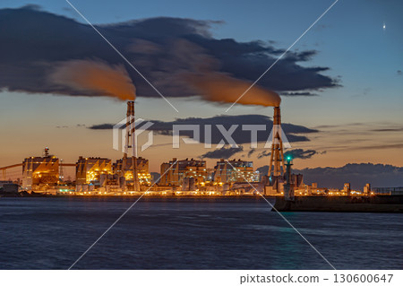 日出前的工廠景觀 130600647