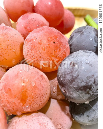 Assortment of two large grape varieties (Pione and Quin Nina) 8 130601788