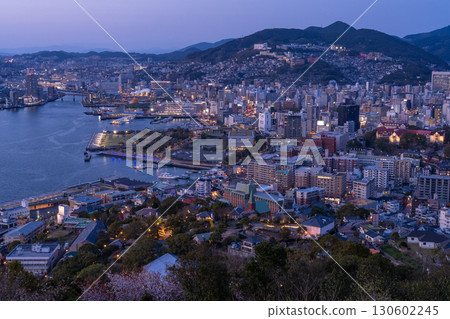 長崎縣：日本三大夜景之一－長崎市鍋冠山的夜景 130602245