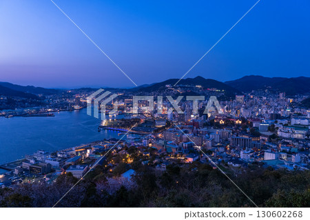 長崎縣:日本三大夜景之一-長崎市鍋冠山的夜景 長崎縣:日本三大夜景之一-長崎市鍋冠山的夜景 130602268